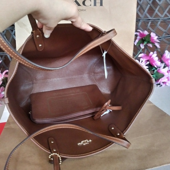 NWT Coach tote shoppers reversible w/ wristlet - Picture 3 of 6